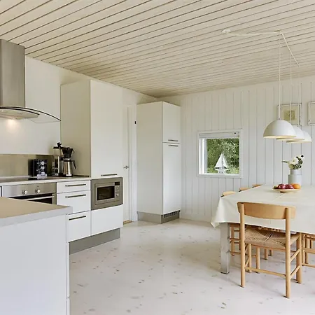 Iolani - 250m From The Sea By Interhome Feriehus