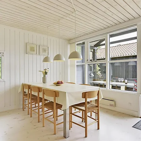 Iolani - 250m From The Sea By Interhome *