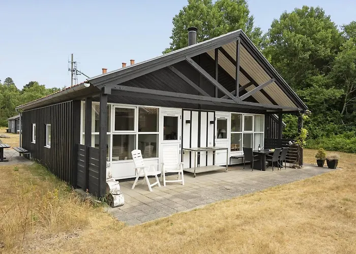 Iolani - 250m From The Sea By Interhome Nyaraló