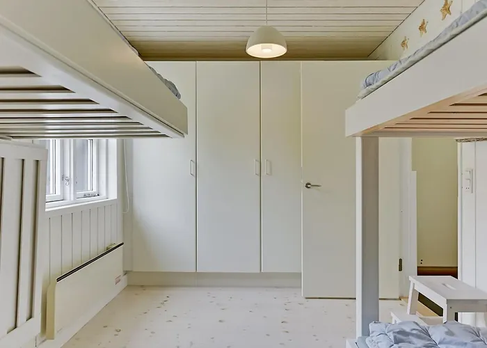 Iolani - 250m From The Sea By Interhome Nyaraló