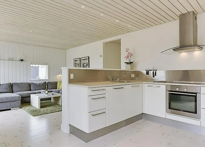 Iolani - 250m From The Sea By Interhome Nyaraló *