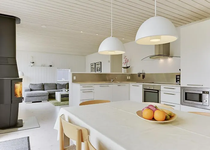 Iolani - 250m From The Sea By Interhome Nyaraló *